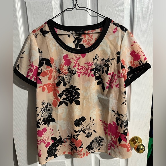 Gorgeous Talbots pink floral top ๐ - Picture 1 of 6